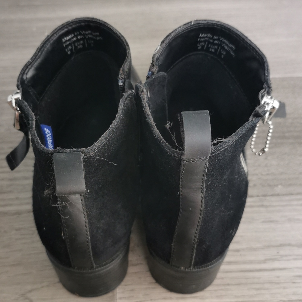 Aldo waterproof black boots, side zip. Size 6. EUC - Picture 8 of 9